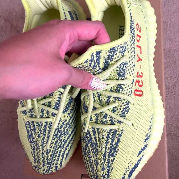 ▪️SOLD▪️NWT Yeezy Frozen Yellow Sz US 7.5 Men US 9 Women - Picture 2 of 7